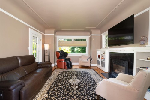 3908 Blenheim Street, Vancouver, BC - Indoor Photo Showing Living Room With Fireplace