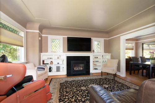 3908 Blenheim Street, Vancouver, BC - Indoor Photo Showing Living Room With Fireplace