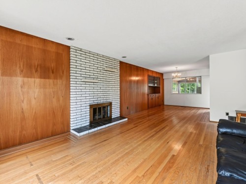 6031 Alta Court, Richmond, BC - Indoor With Fireplace