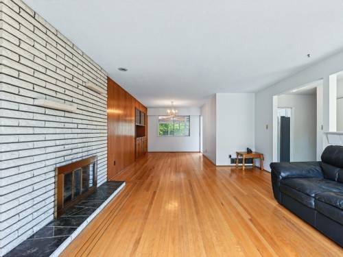 6031 Alta Court, Richmond, BC - Indoor Photo Showing Living Room With Fireplace