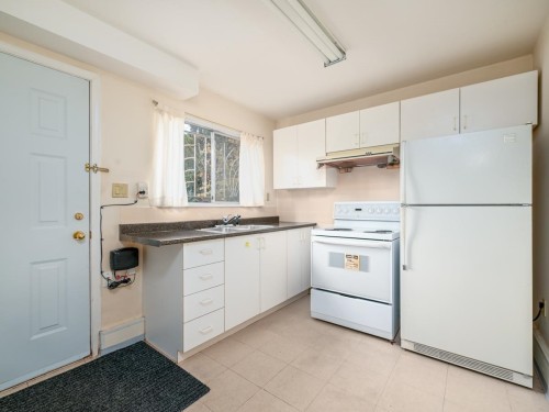 6031 Alta Court, Richmond, BC - Indoor Photo Showing Kitchen