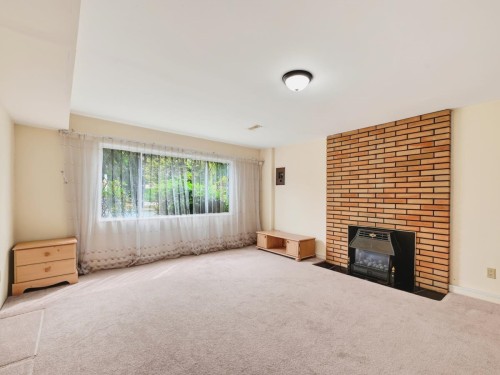 6031 Alta Court, Richmond, BC - Indoor With Fireplace