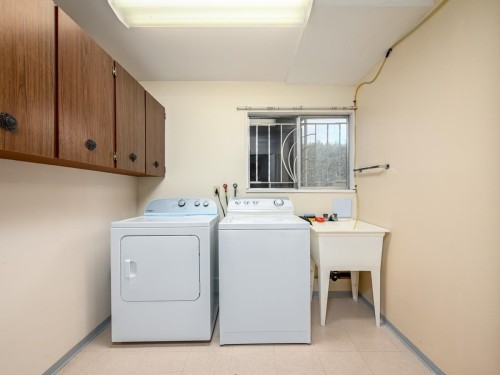 6031 Alta Court, Richmond, BC - Indoor Photo Showing Laundry Room