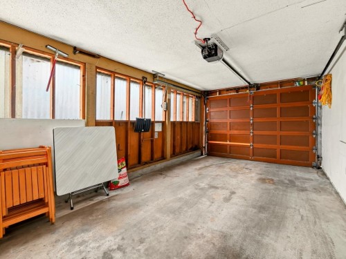 6031 Alta Court, Richmond, BC - Indoor Photo Showing Garage