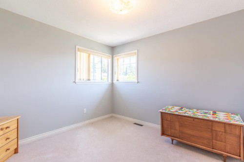 3330 Hyde Park Place, Coquitlam, BC - Indoor Photo Showing Bedroom