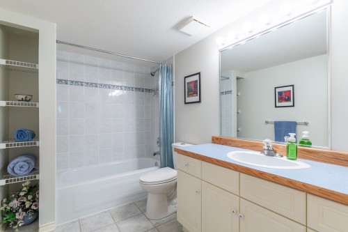 3330 Hyde Park Place, Coquitlam, BC - Indoor Photo Showing Bathroom