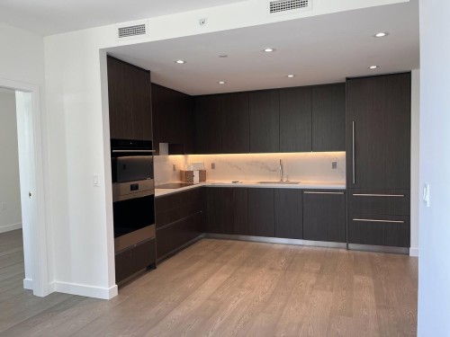 407-785 Harbour Way, North Vancouver, BC - Indoor