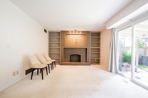 10593 Yarmish Drive, Richmond, BC - Indoor With Fireplace