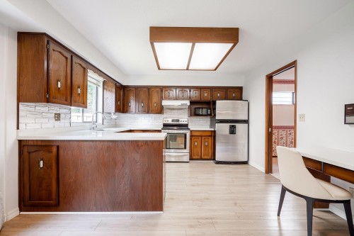 10593 Yarmish Drive, Richmond, BC - Indoor Photo Showing Kitchen