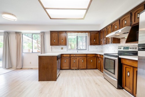 10593 Yarmish Drive, Richmond, BC - Indoor Photo Showing Kitchen