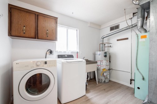 10593 Yarmish Drive, Richmond, BC - Indoor Photo Showing Laundry Room