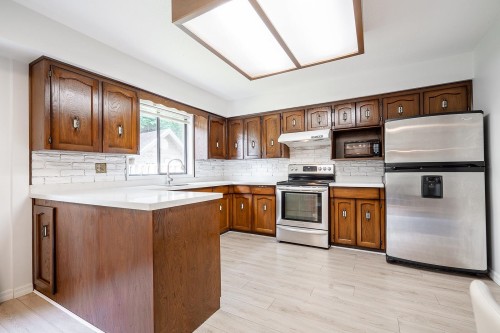 10593 Yarmish Drive, Richmond, BC - Indoor Photo Showing Kitchen