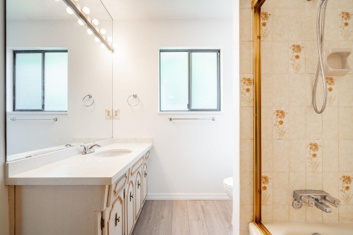 10593 Yarmish Drive, Richmond, BC - Indoor Photo Showing Bathroom