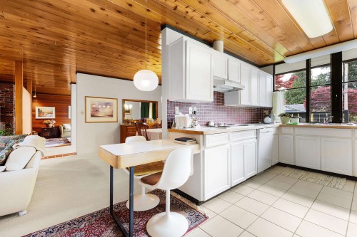 1042 Kuma Crescent, Delta, BC - Indoor Photo Showing Kitchen