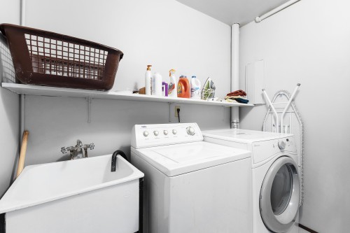 1042 Kuma Crescent, Delta, BC - Indoor Photo Showing Laundry Room