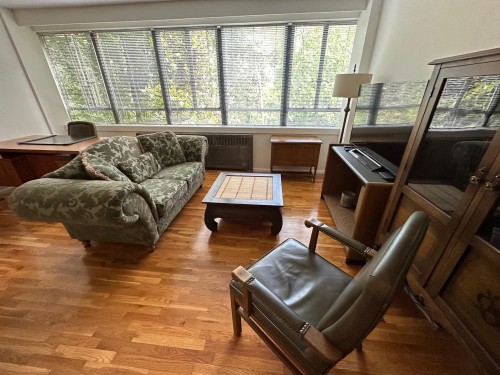 715-1445 Marpole Avenue, Vancouver, BC - Indoor Photo Showing Living Room