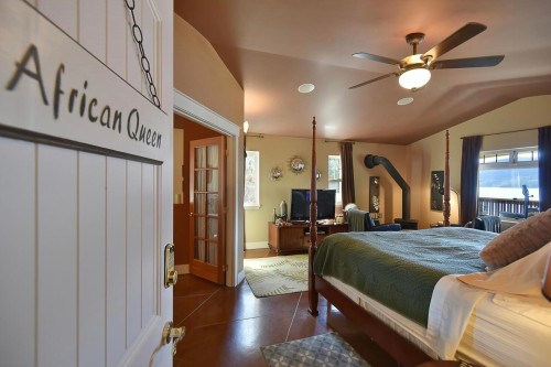 7545 Islets Place, Sechelt, BC - Indoor Photo Showing Bedroom