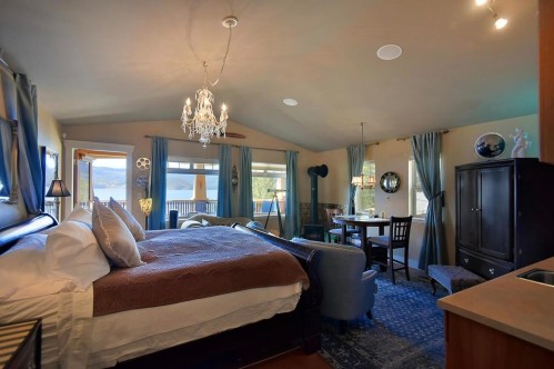 7545 Islets Place, Sechelt, BC - Indoor Photo Showing Bedroom