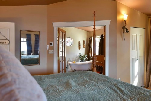 7545 Islets Place, Sechelt, BC - Indoor Photo Showing Bedroom