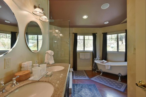 7545 Islets Place, Sechelt, BC - Indoor Photo Showing Bathroom