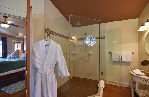 7545 Islets Place, Sechelt, BC - Indoor Photo Showing Bathroom