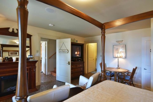 7545 Islets Place, Sechelt, BC - Indoor Photo Showing Dining Room