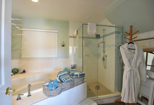 7545 Islets Place, Sechelt, BC - Indoor Photo Showing Bathroom