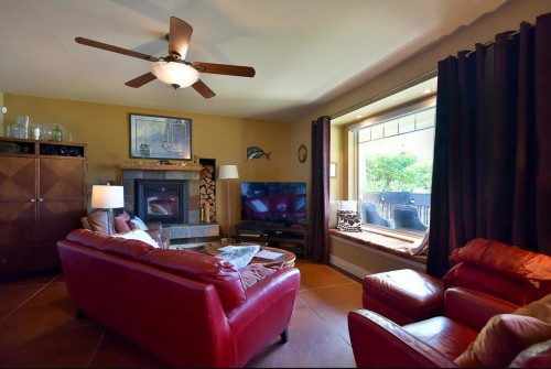 7545 Islets Place, Sechelt, BC - Indoor Photo Showing Living Room With Fireplace
