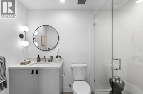 311-1680 12Th Avenue E, Vancouver, BC - Indoor Photo Showing Bathroom