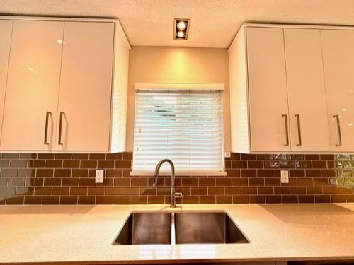 Upper-3444 Church , North Vancouver, BC V7K 2L4 3