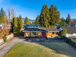 5416 Buckingham Avenue Burnaby, BC V5E 2A1