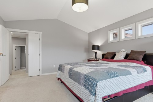1386 Coast Meridian Road, Coquitlam, BC - Indoor Photo Showing Bedroom