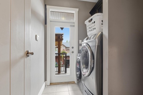 1386 Coast Meridian Road, Coquitlam, BC - Indoor Photo Showing Laundry Room