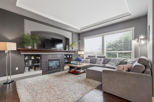1386 Coast Meridian Road, Coquitlam, BC - Indoor Photo Showing Living Room With Fireplace