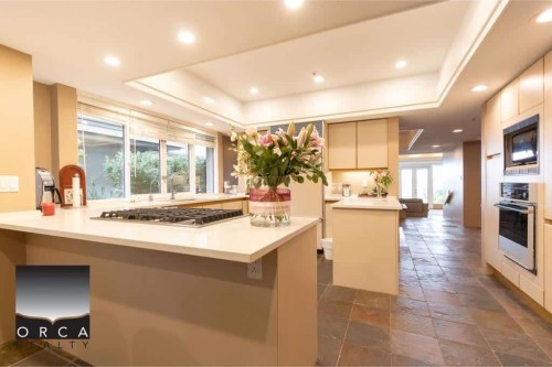 2424 Bellevue Avenue, West Vancouver, BC - Indoor Photo Showing Kitchen