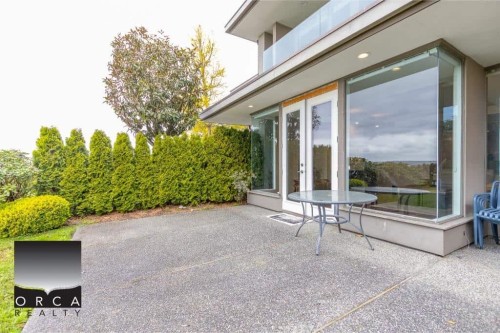 2424 Bellevue Avenue, West Vancouver, BC - Outdoor With Deck Patio Veranda With Exterior