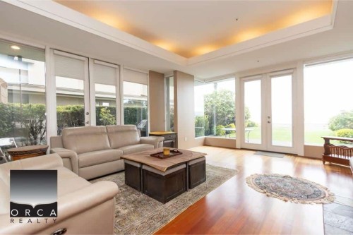 2424 Bellevue Avenue, West Vancouver, BC - Indoor Photo Showing Living Room
