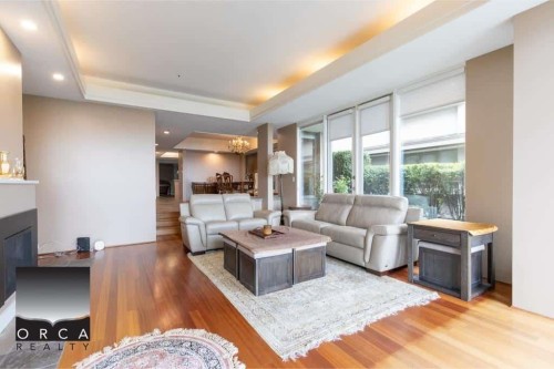 2424 Bellevue Avenue, West Vancouver, BC - Indoor Photo Showing Living Room With Fireplace