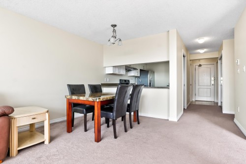 1802-1190 Pipeline Road, Coquitlam, BC - Indoor Photo Showing Dining Room