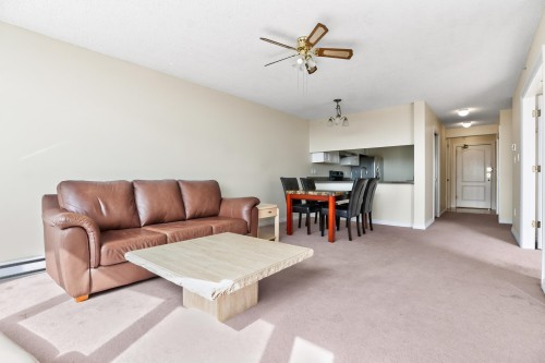 1802-1190 Pipeline Road, Coquitlam, BC - Indoor Photo Showing Living Room