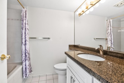1802-1190 Pipeline Road, Coquitlam, BC - Indoor Photo Showing Bathroom