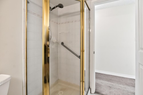 1802-1190 Pipeline Road, Coquitlam, BC - Indoor Photo Showing Bathroom