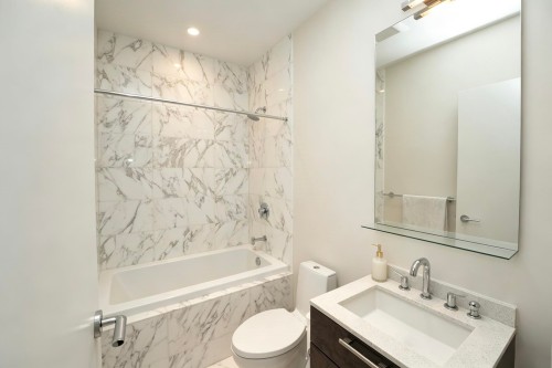 107-5151 Brighthouse Way, Richmond, BC - Indoor Photo Showing Bathroom