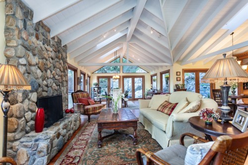 4956 Marine Drive, West Vancouver, BC - Indoor Photo Showing Living Room With Fireplace