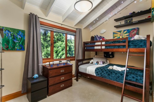 4956 Marine Drive, West Vancouver, BC - Indoor Photo Showing Bedroom