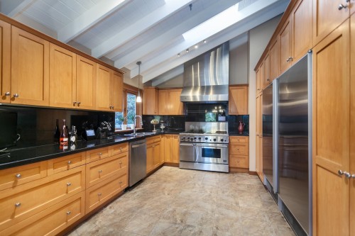4956 Marine Drive, West Vancouver, BC - Indoor Photo Showing Kitchen With Double Sink