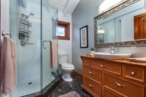 4956 Marine Drive, West Vancouver, BC - Indoor Photo Showing Bathroom