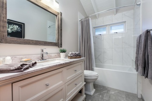 4956 Marine Drive, West Vancouver, BC - Indoor Photo Showing Bathroom