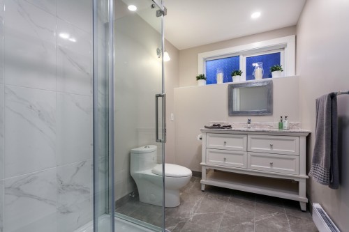 4956 Marine Drive, West Vancouver, BC - Indoor Photo Showing Bathroom