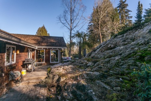 4956 Marine Drive, West Vancouver, BC - Outdoor
